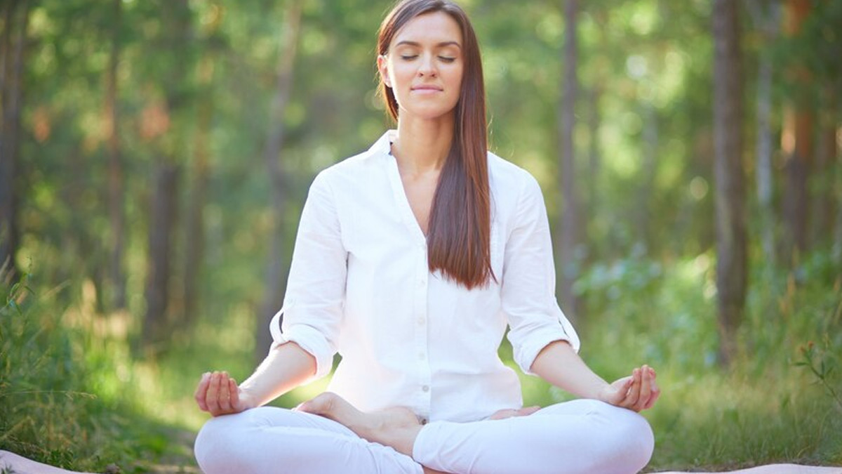 Balancing Your Brain in Yoga Class - Aura Wellness Center