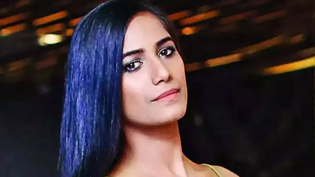 Poonam Pandey News: एक्ट्रेस पूनम पांडे के निधन की खबर झूठी, वीडियो शेयर कर खुद दी जानकारी 