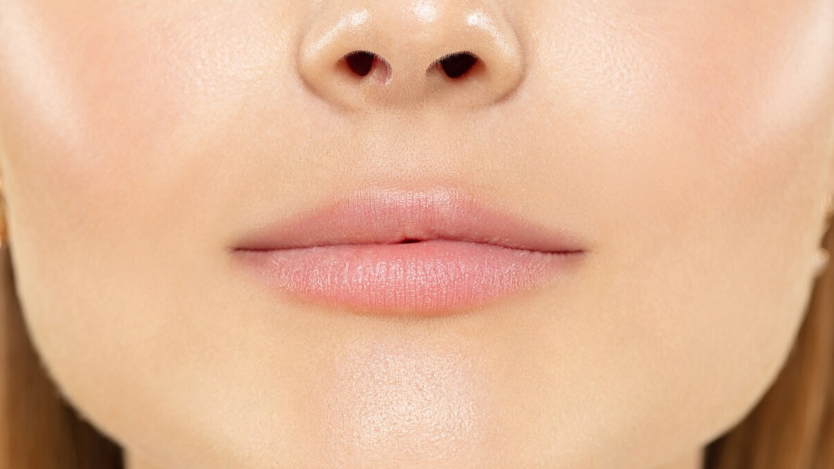 woke up with swollen lips