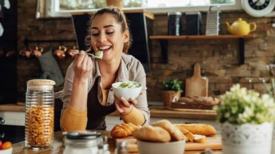 कहीं आप भी तो नहीं कर रहे हैं जरूरत से ज्यादा कार्ब्स का सेवन? इन 5 लक्षणों से करें पहचान