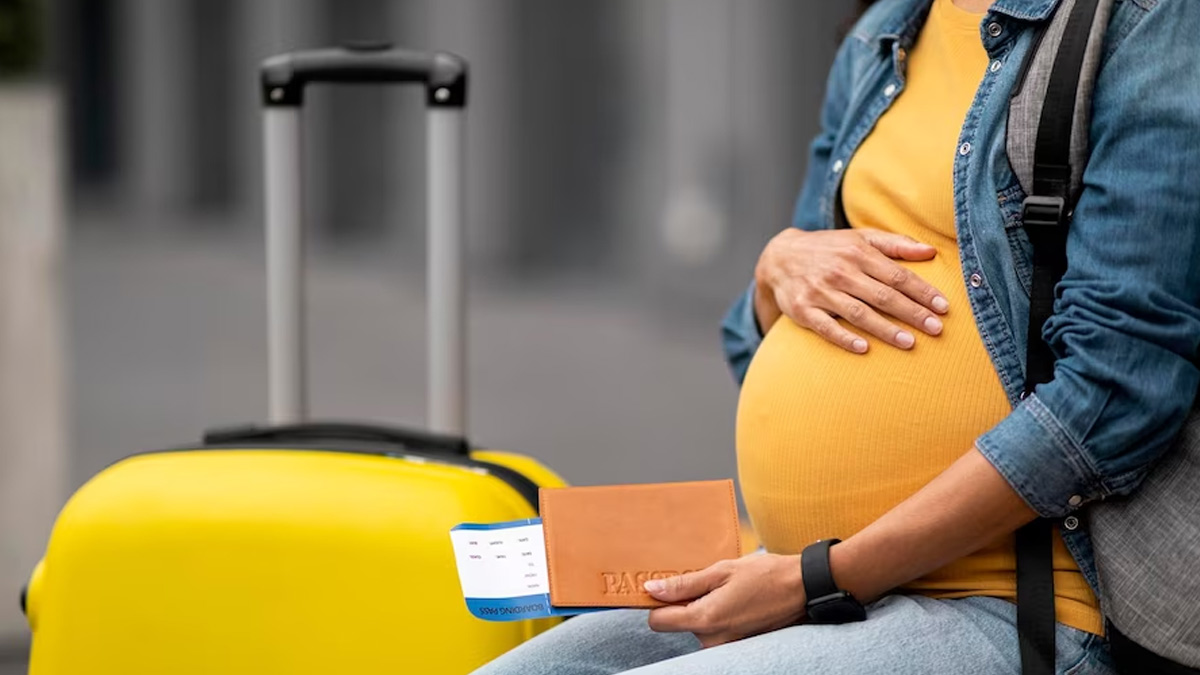 डॉ. आस्था दायल की मानें तो प्रेग्नेंसी की पहली तिमाही में ट्रैवल करना थोड़ा मुश्किल हो सकता है। 