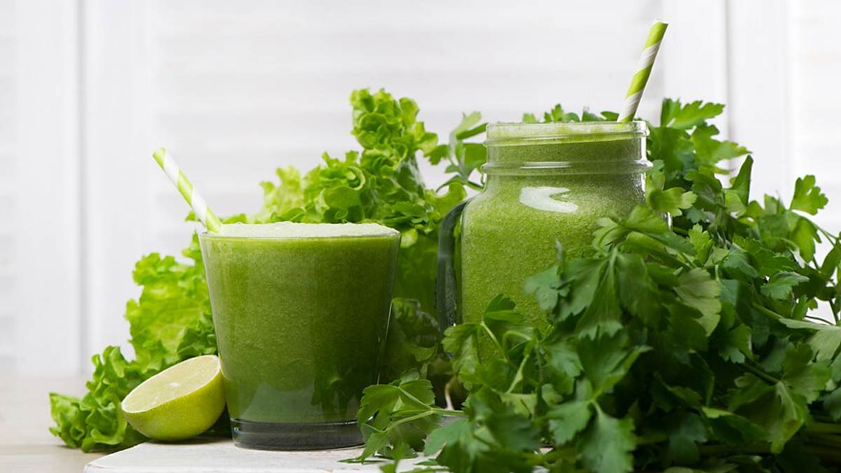 Here’s How Juicing Leafy Greens Can Increase Your Risk Of Kidney Disease