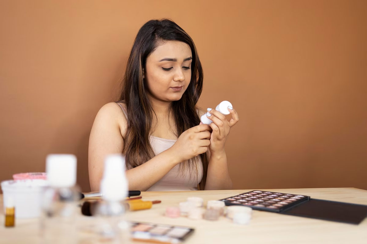 What is Makeup Shelf Life and How It Does not Harm Skin 