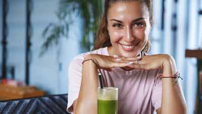 एक्ने और दाग-धब्बों से छुटकारा पाने के लिए पिएं ये सुपरड्रिंक, जानें रेसिपी और फायदे 