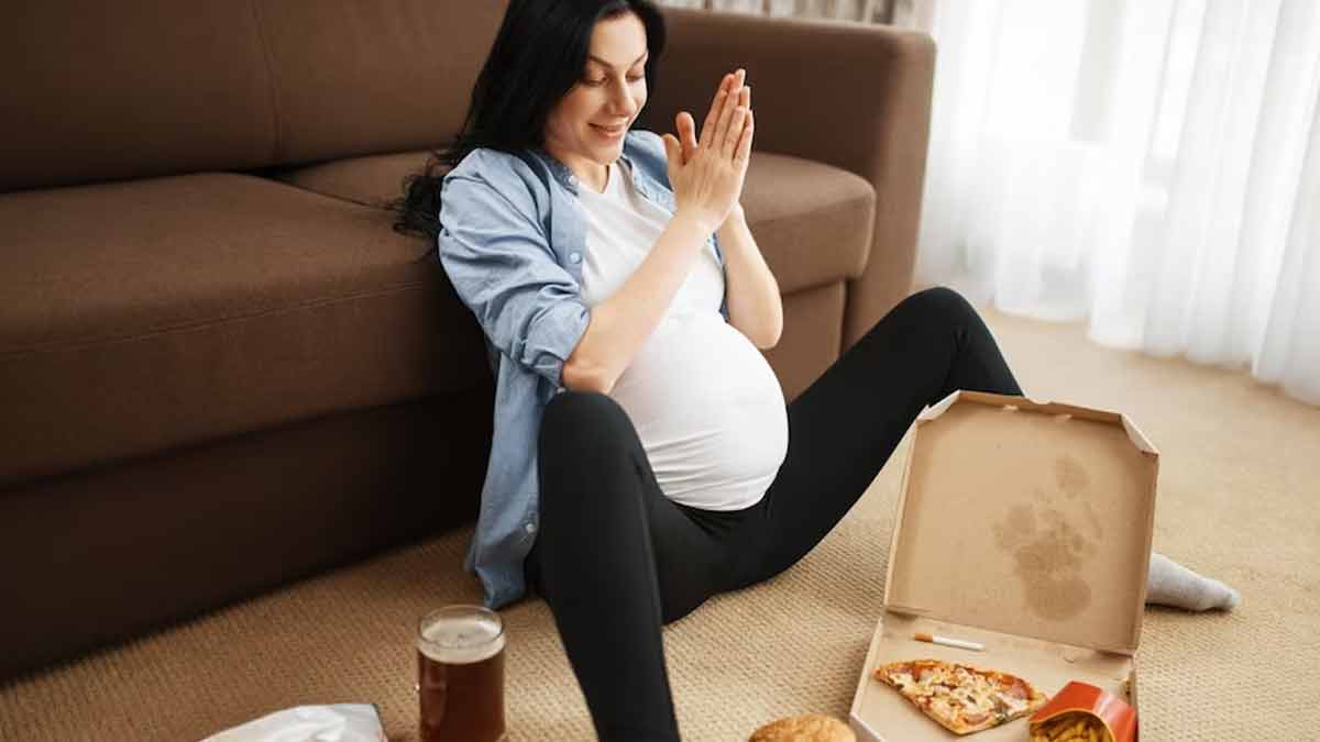 प्रेग्नेंसी में न करें फास्ट और प्रोसेस्ड फूड्स का सेवन, मां और बच्चे को पहुंचता है नुकसान: स्टडी