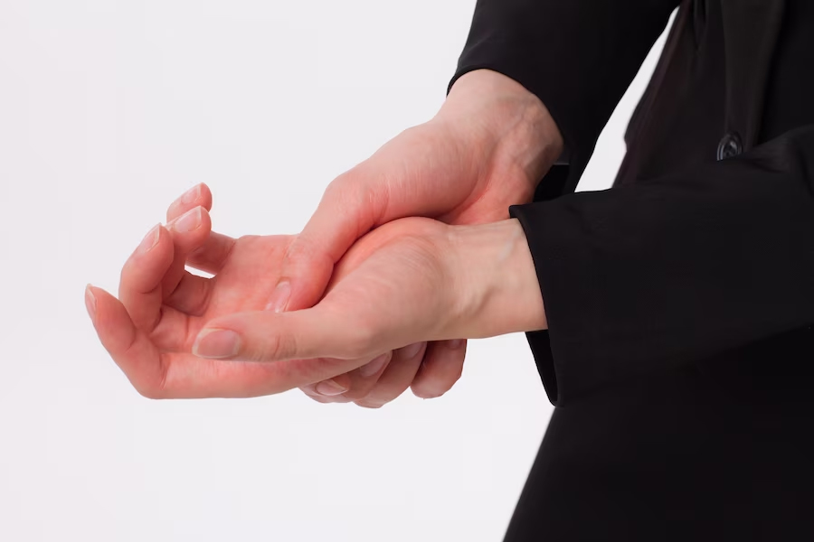hand swelling during sleep
