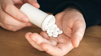 लिवर खराब कर सकती है पैरासिटामोल, डॉक्टर से जानें एक दिन में कितनी गोली खाना है सुरक्षित