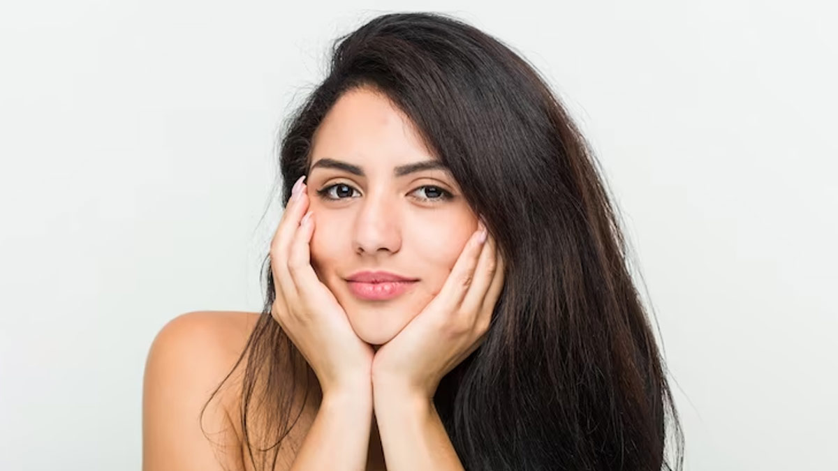 टाइट और ग्‍लोइंग स्‍क‍िन के ल‍िए घर पर ऐसे करें फेश‍ियल, जानें 5 आसान स्‍टेप्‍स 