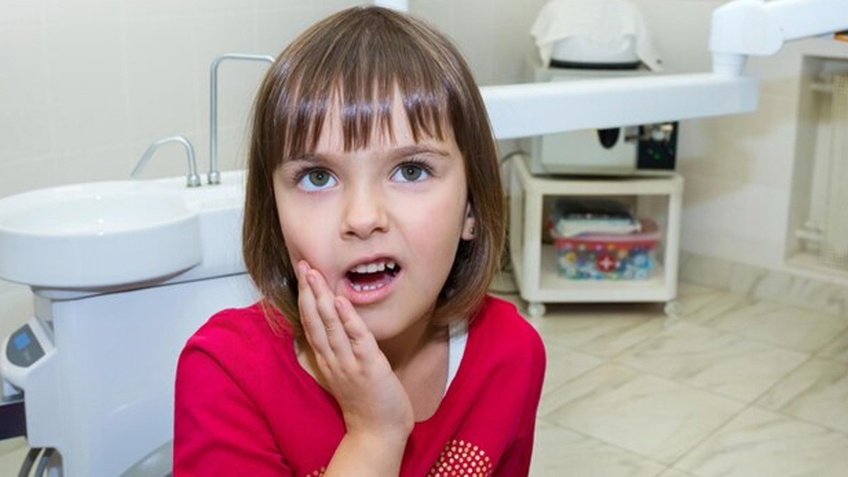 early sign of tooth decay in children in hindi