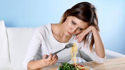 रोज हेल्दी खाने की आदत डालने के लिए ब्रेन को कैसे ट्रेन करें? जानें डॉक्टर से