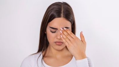 आंखों में महसूस होता है भारीपन और सूजन? राहत के ल‍िए अपनाएं ये 5 हेल्‍दी आदतें 