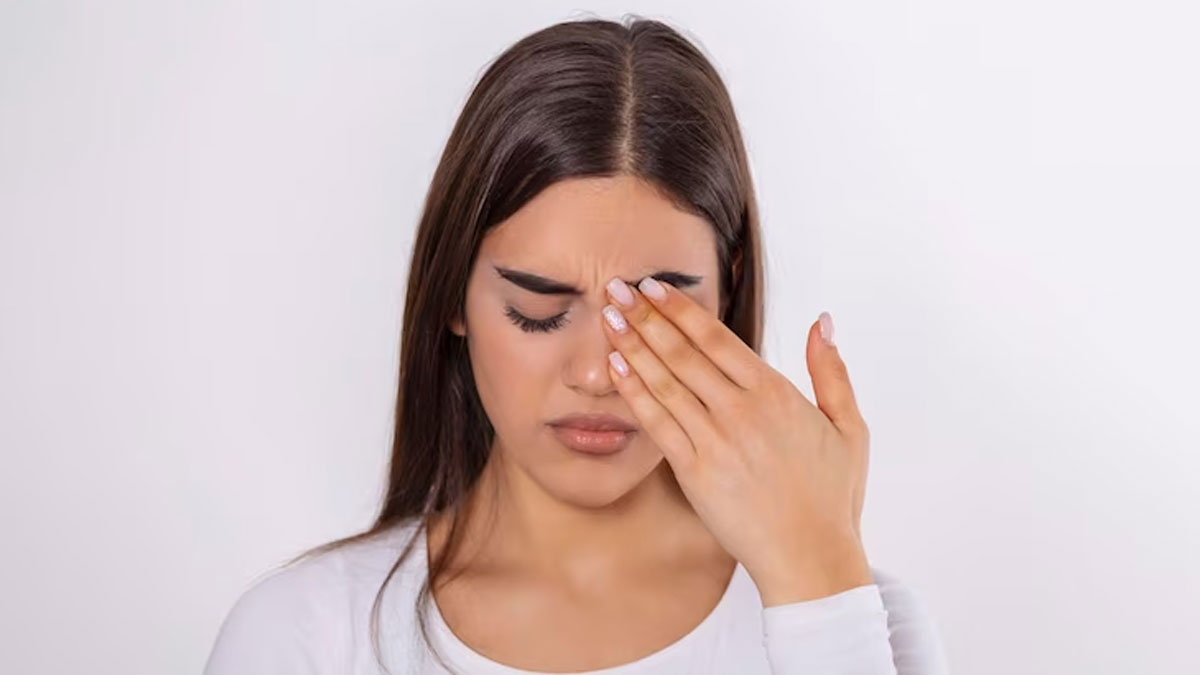 आंखों में महसूस होता है भारीपन और सूजन? राहत के ल‍िए अपनाएं ये 5 हेल्‍दी आदतें 
