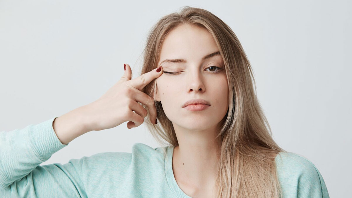 causes of heavy eyes and swelling
