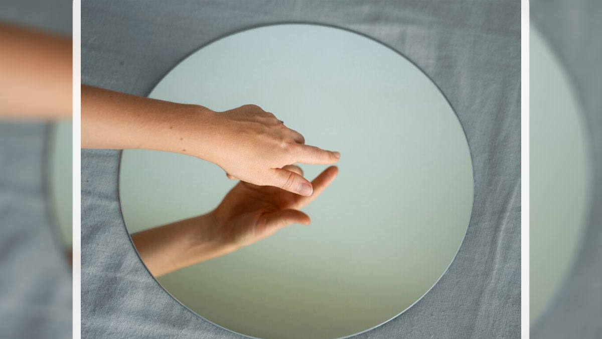 What is Mirror Hand Syndrome