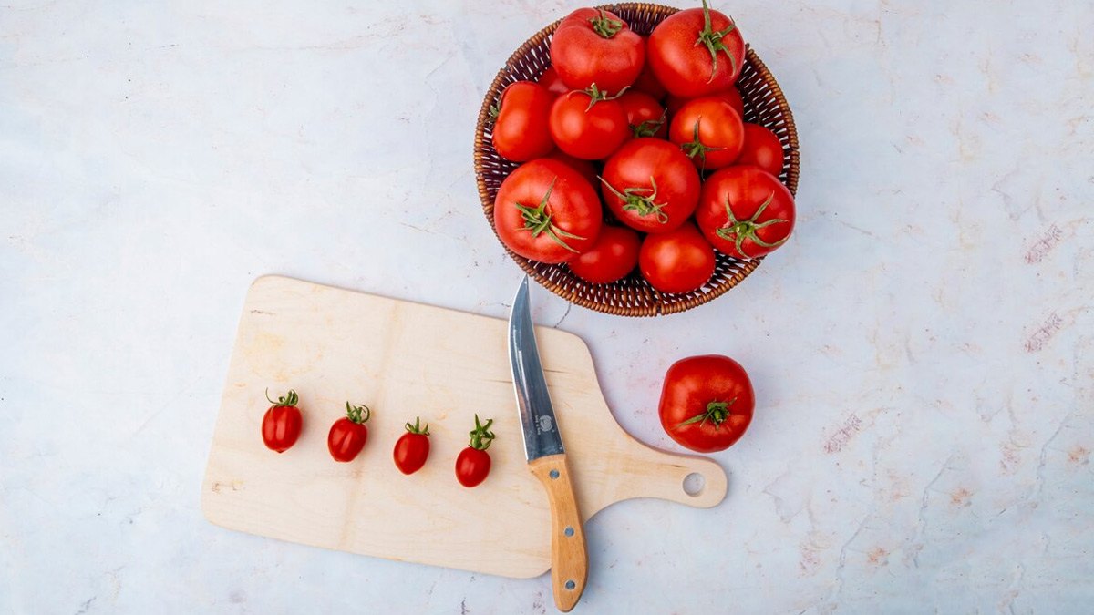 why-eating-tomatoes-triggers-acid-reflux-expert-explains-onlymyhealth