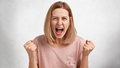 ये 6 संकेत बताते हैं कि भावनात्मक रूप से मैच्योर नहीं हैं आप, जानें इनके बारे में