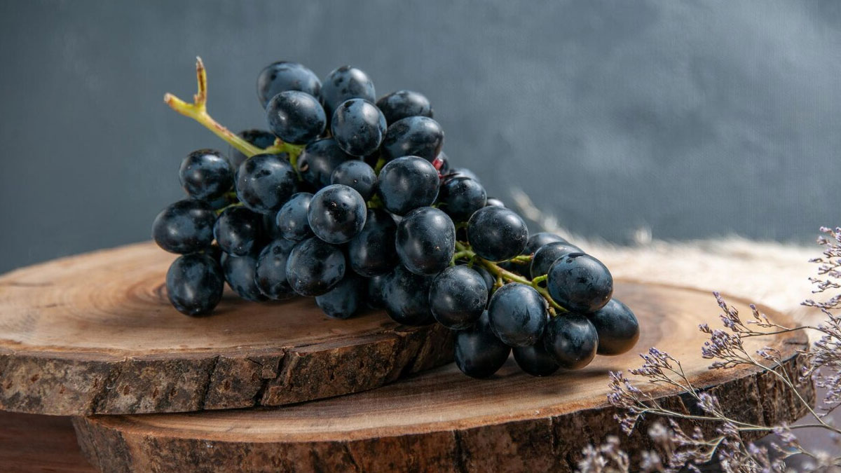 Side Effects Of Black Grapes in hindi