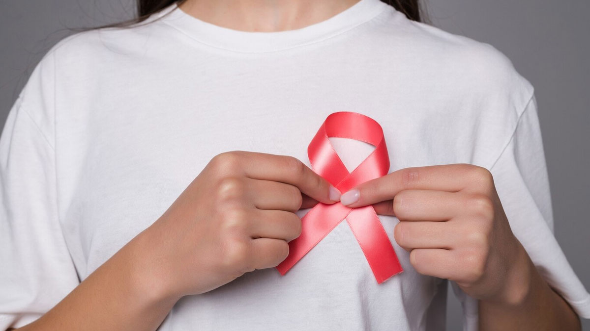 Is Hard lump in Breast Without Pain Symptom of Cancer Expert Clarifies in Hindi
