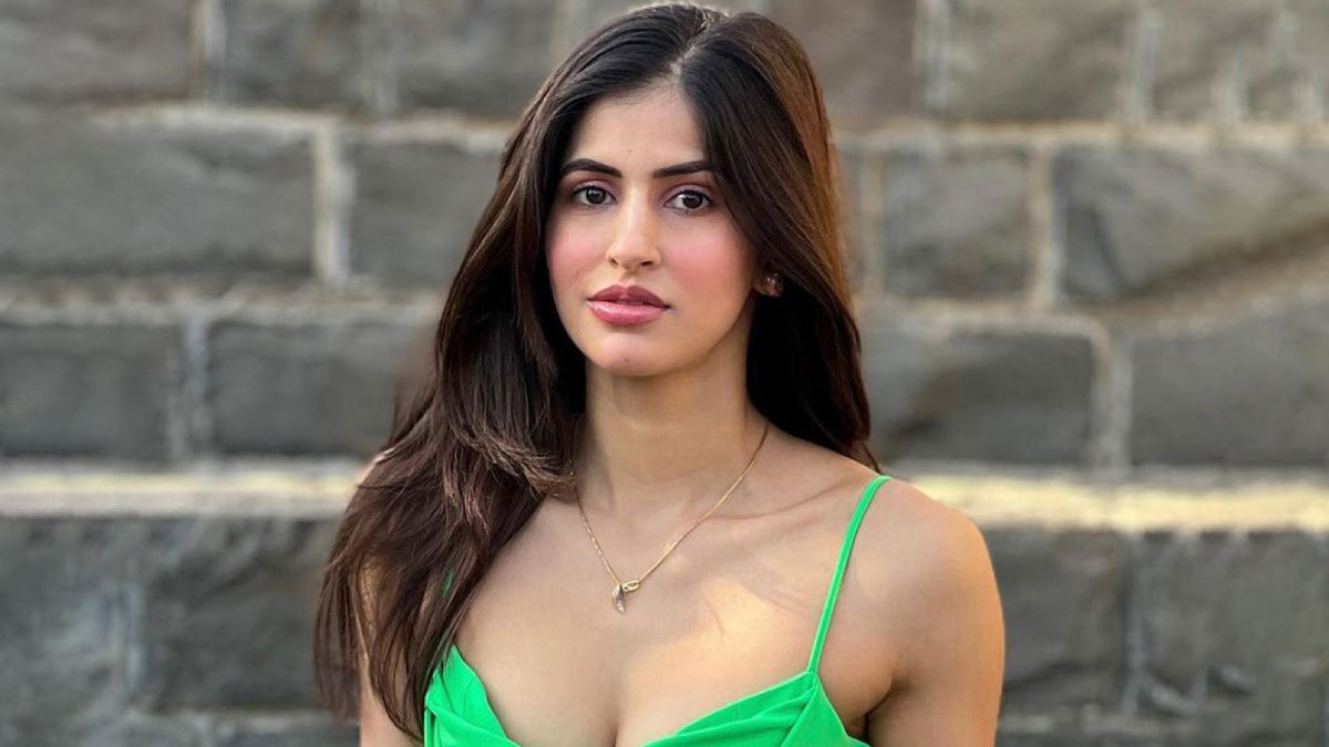 शरीर को फ्लेक्सिबल बनाने के लिए जरूर करें स्ट्रेचिंग,एक्ट्रेस साक्षी मलिक से जानें इसे करने के फायदे 