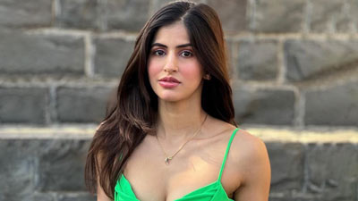 शरीर को फ्लेक्सिबल बनाने के लिए जरूर करें स्ट्रेचिंग,एक्ट्रेस साक्षी मलिक से जानें इसे करने के फायदे 