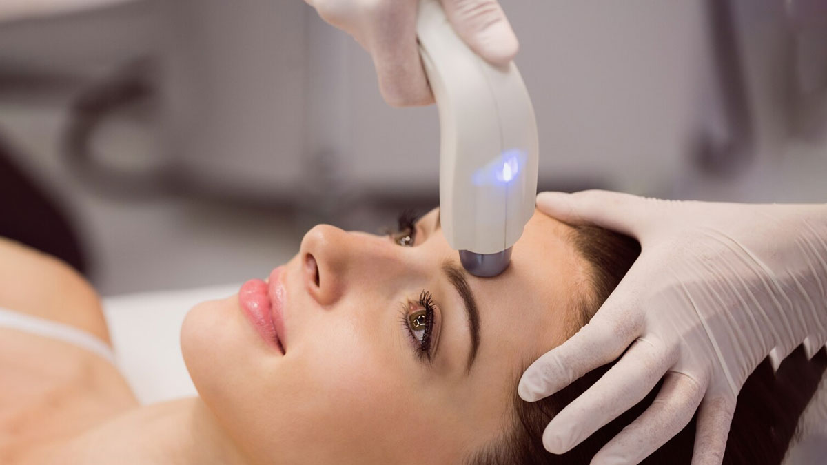 ब्लैकहेड्स और झाइयां हटाने में मददगार है Q switched Laser, डॉ. अंकुर सरीन से जानें कैसे करता है काम?