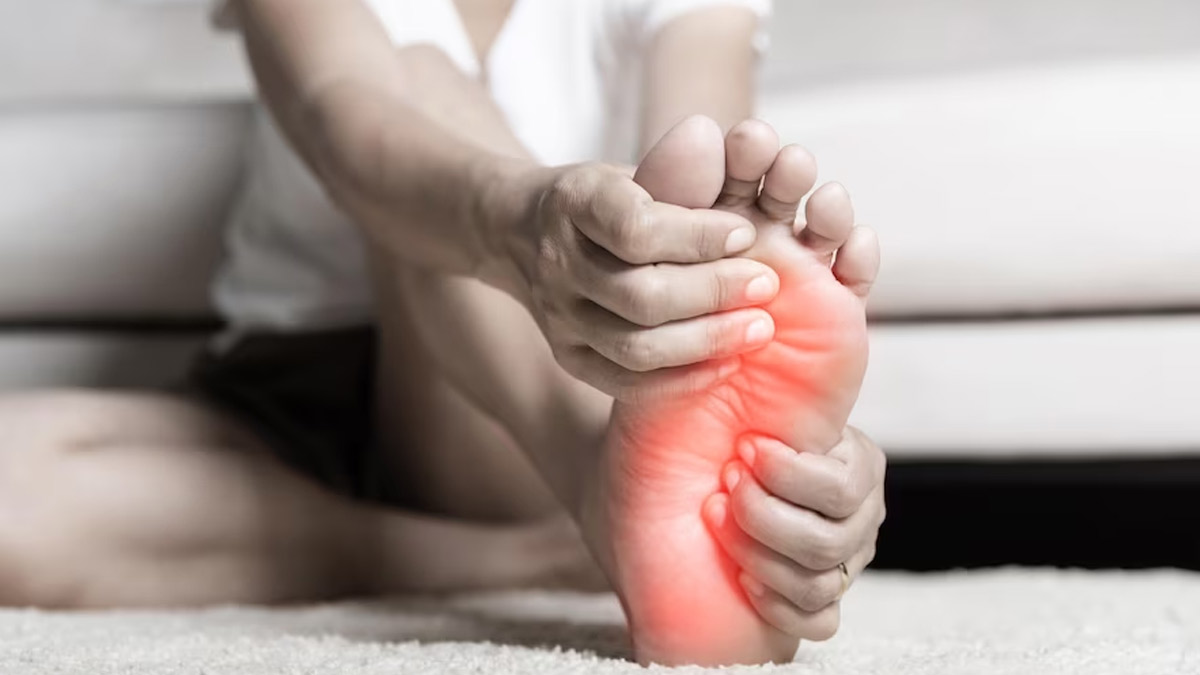 Swelling, Discolouration, And Other Warning Signs Of Heart Disease On Your  Feet | OnlyMyHealth