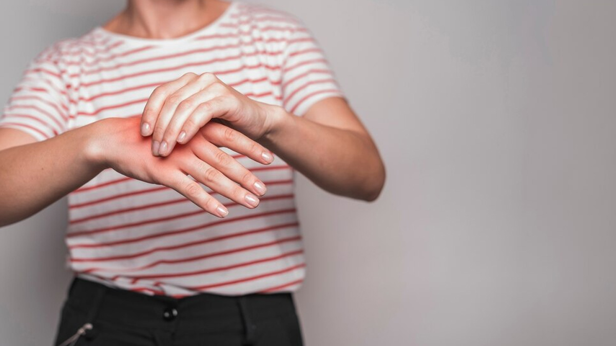 Amitabh Bachchan Reveals He Underwent Hand Surgery, Doctors Explain Medical Issues That Require Hand Surgery