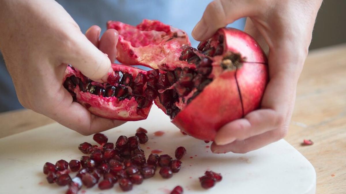 Save The Peels Next Time You Eat Pomegranate: Here’s How They Can Boost 