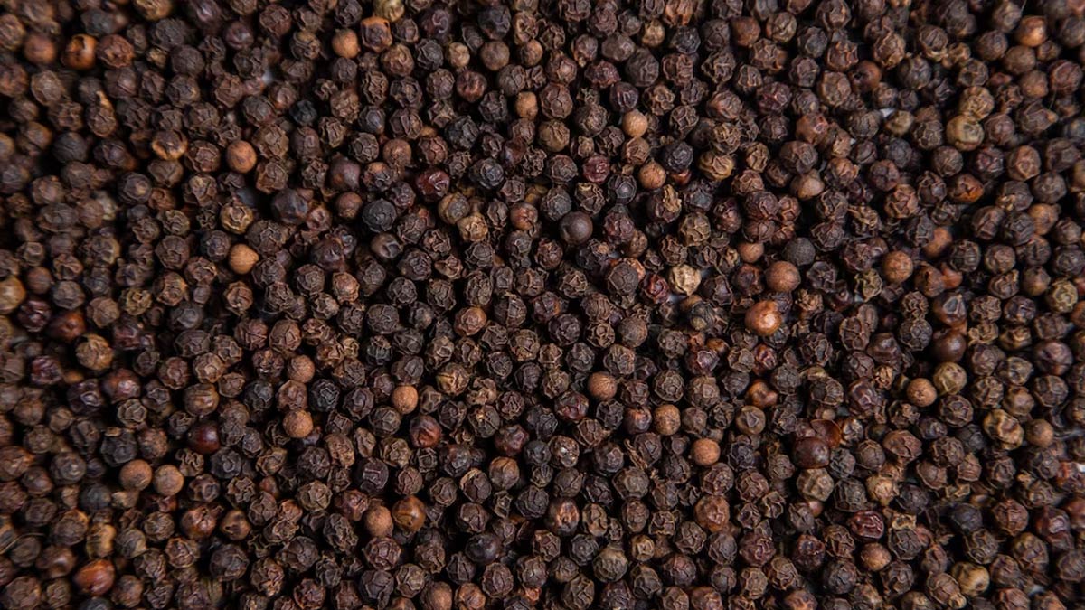 How Consuming Black Pepper On An Empty Stomach Can Help Control Blood Pressure