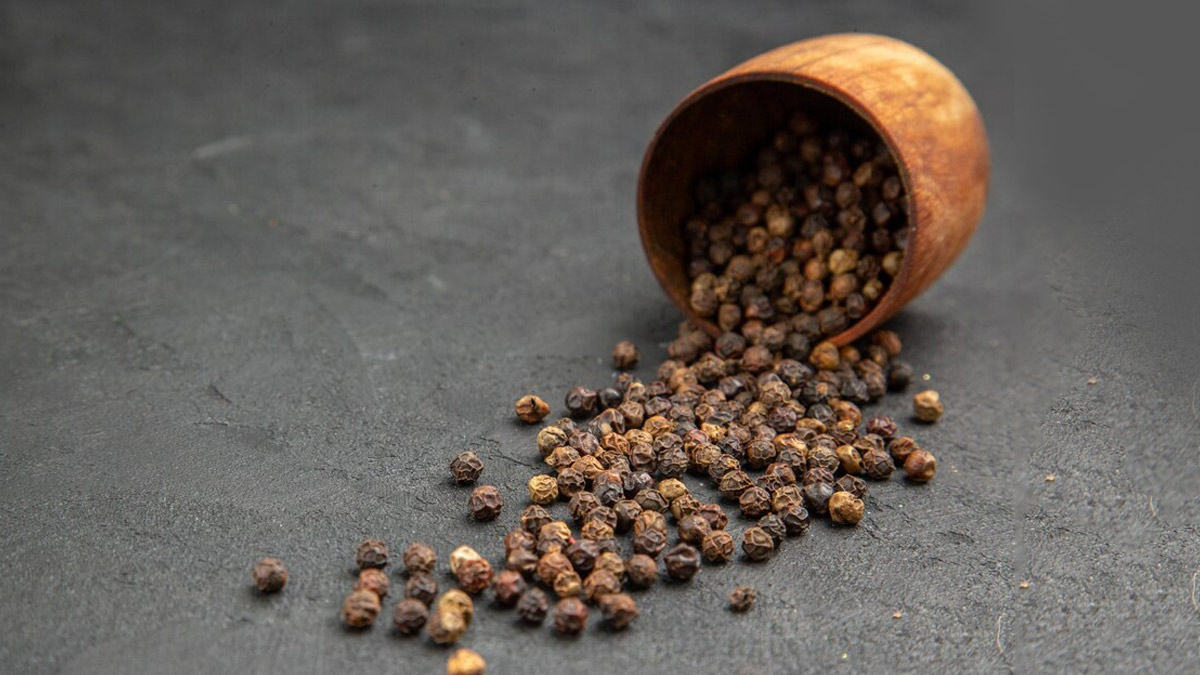 How Consuming Black Pepper On An Empty Stomach Can Help Control Blood Pressure