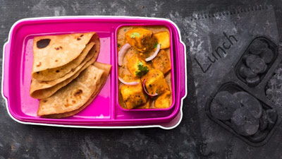 सर्दि‍यों के लंच बॉक्‍स में ले जाते हैं ये 4 चीजें, तो ब‍िगड़ सकती है आपकी सेहत   