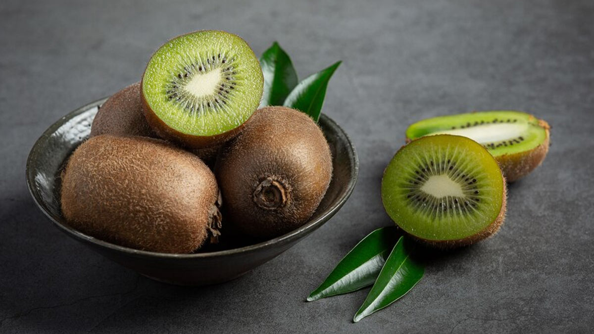 kiwi benefits in hindi