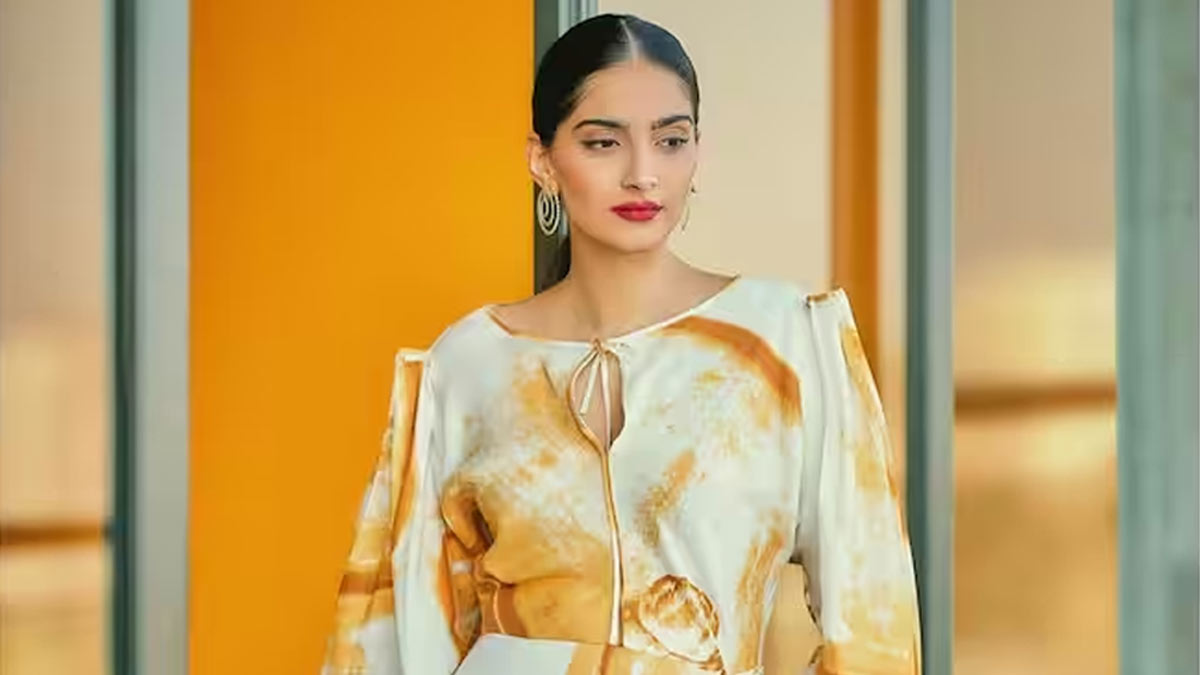 Sonam Kapoor Weight Loss: मां बनने के बाद सोनम कपूर ने घटाया 20 किलो वजन, फोटो शेयर कर फ्लॉन्ट किया फिगर 