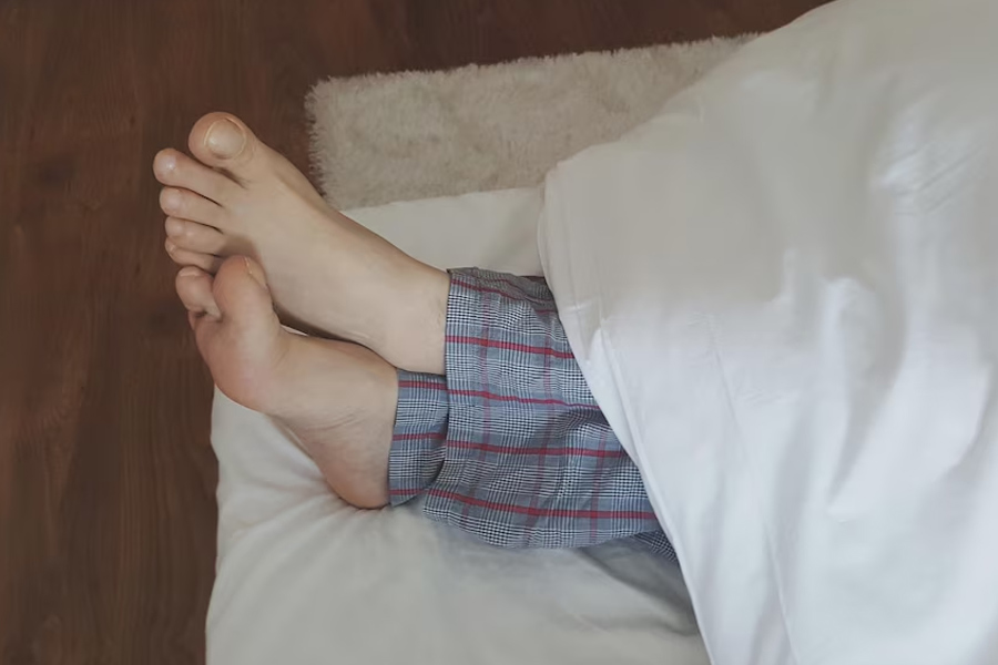 foot pain after waking up