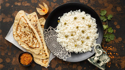 चावल या रोटी: गट हेल्थ के लिए क्या खाना है ज्यादा फायदेमंद? डॉक्टर से जानें