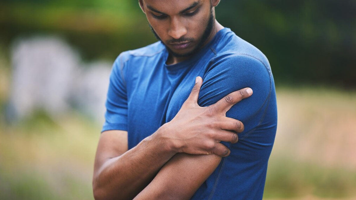 Troubled With Aching Shoulders? Expert Explains How To Recognise, Diagnose, And Treat Rotator Cuff Problems