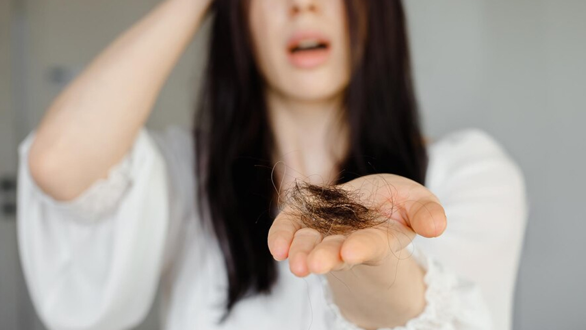 Factors That Contribute To Hair Loss in hindi