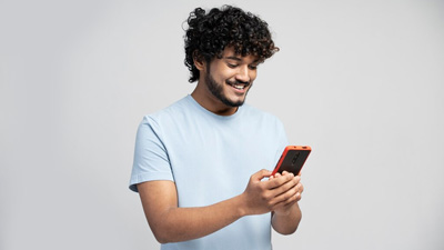जीवन में जहर घोल रहा है 'सोशल मीडिया', ज्यादा स्क्रॉल करने से खराब हो सकती है मेंटल हेल्थ