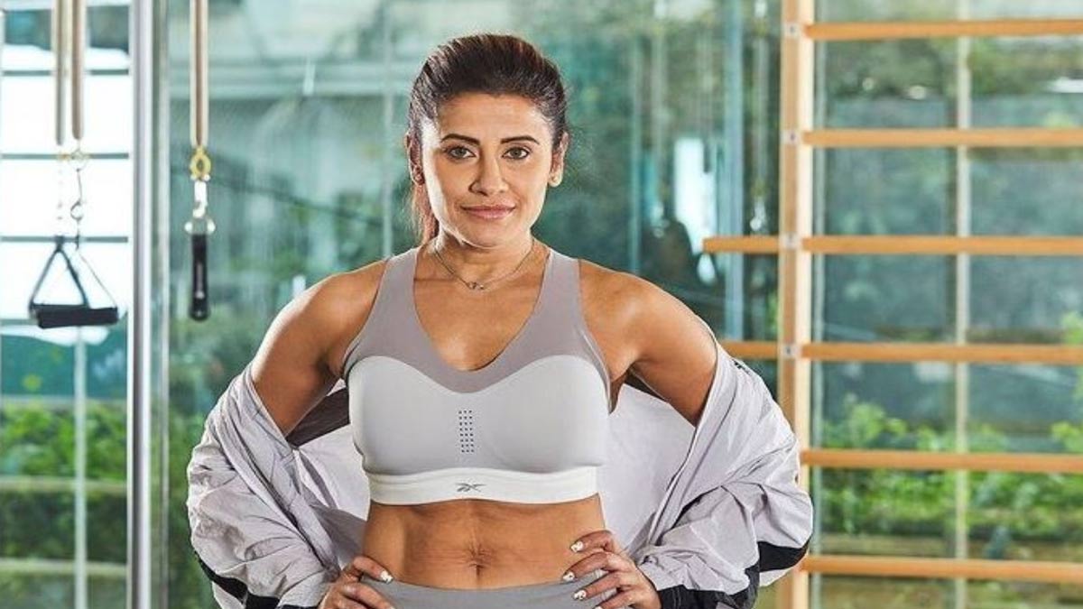 फिटनेस ट्रेनर यास्मीन कराचीवाला करती हैं ये 4 रेजिस्टेंस बैंड एक्सरसाइज, आप भी करें फिटनेस रूटीन में शामिल  
