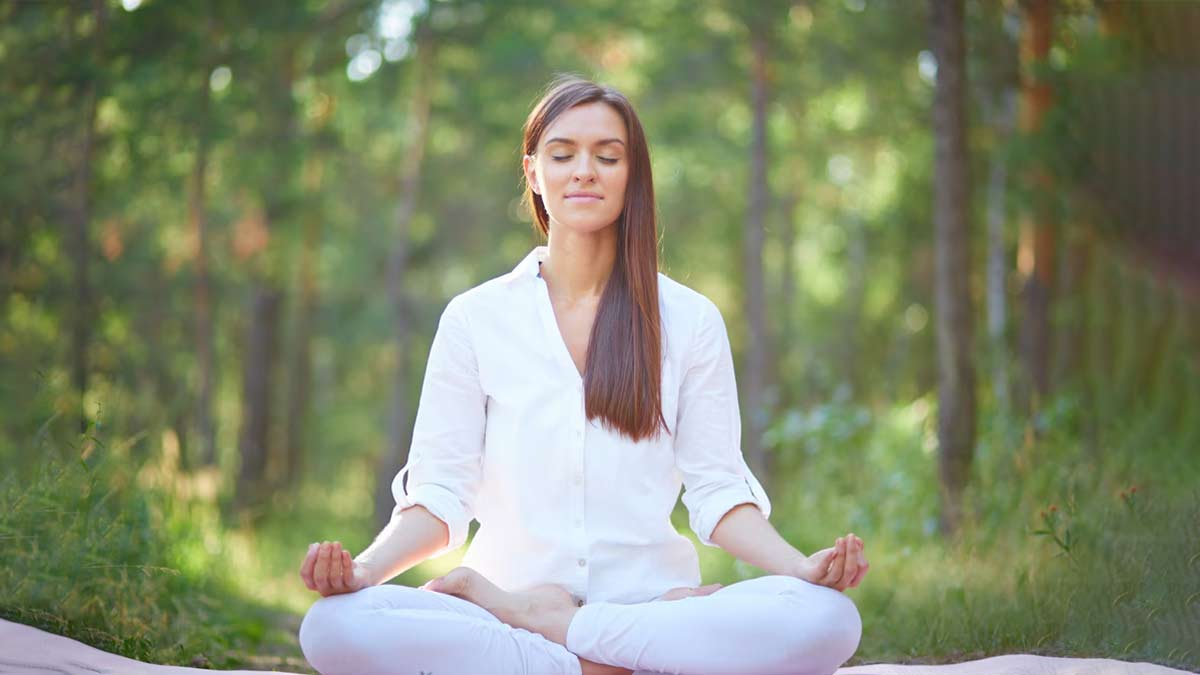 स्किन को हेल्दी रखने के लिए रोज सुबह करें ये 3 प्राणायाम, सेहत के लिए भी होते हैं फायदेमंद 