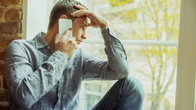  ये 6 लक्षण बताते हैं कि निगेटिव इमोशंस के आदी हो गए हैं आप, न करें नजरअंदाज