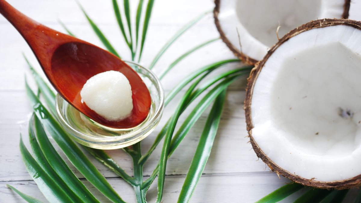 Here’s Why You Should Eat Dates Soaked In Virgin Coconut Oil On An Empty Stomach