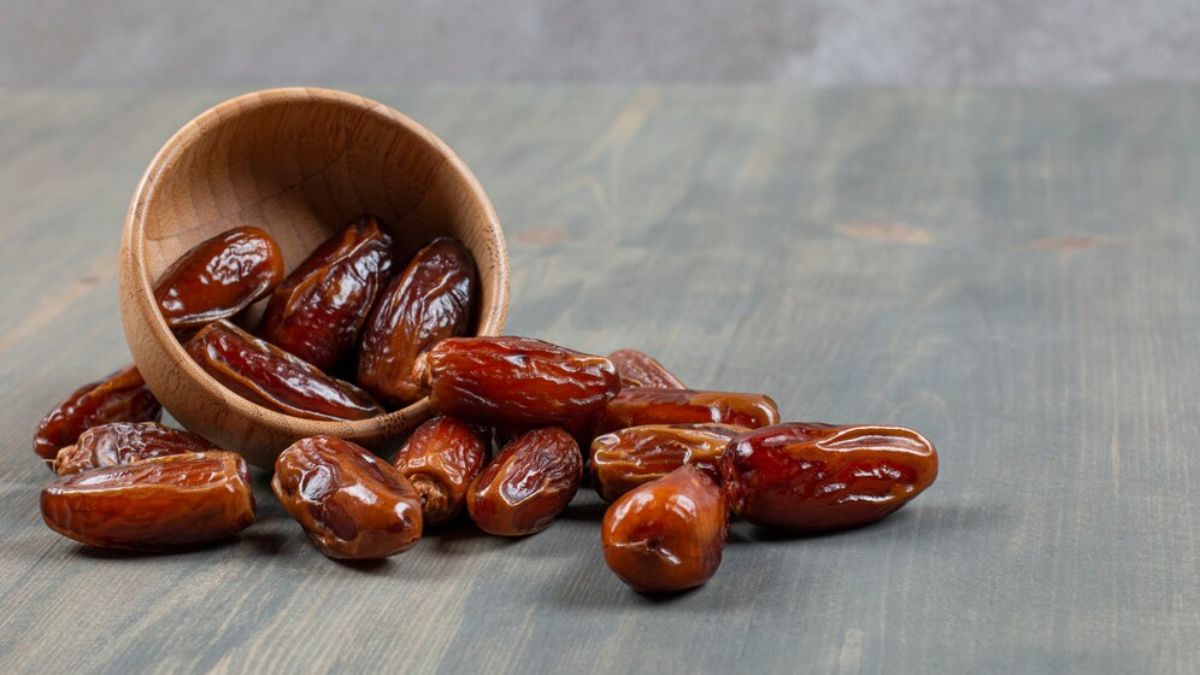 Here’s Why You Should Eat Dates Soaked In Virgin Coconut Oil On An Empty Stomach