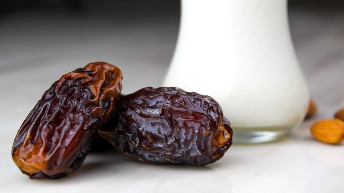 Here’s Why You Should Eat Dates Soaked In Virgin Coconut Oil On An Empty Stomach
