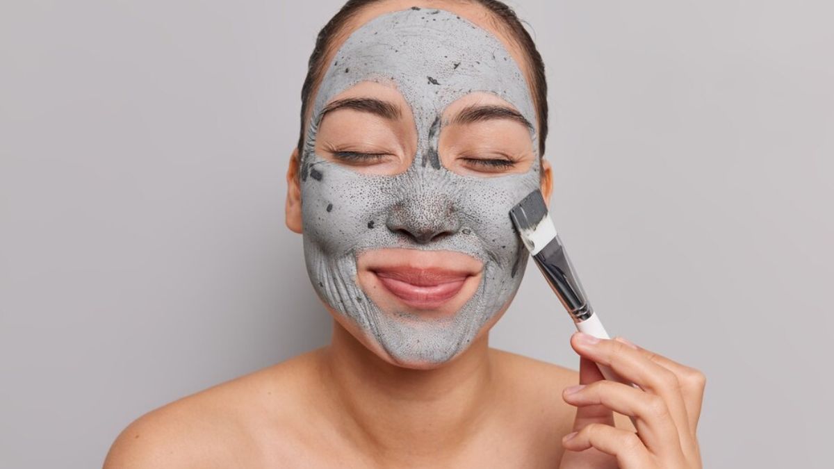 Dealing With A Flaky Forehead? Try These DIY Face Packs To Get Rid Of Dead Skin