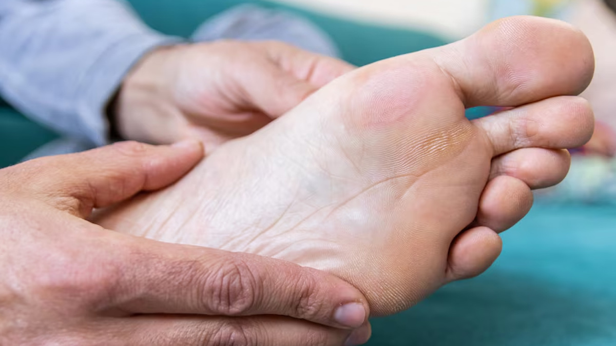 Taking Care Of Diabetic Foot In Monsoon: Tips To Try This Rainy Season