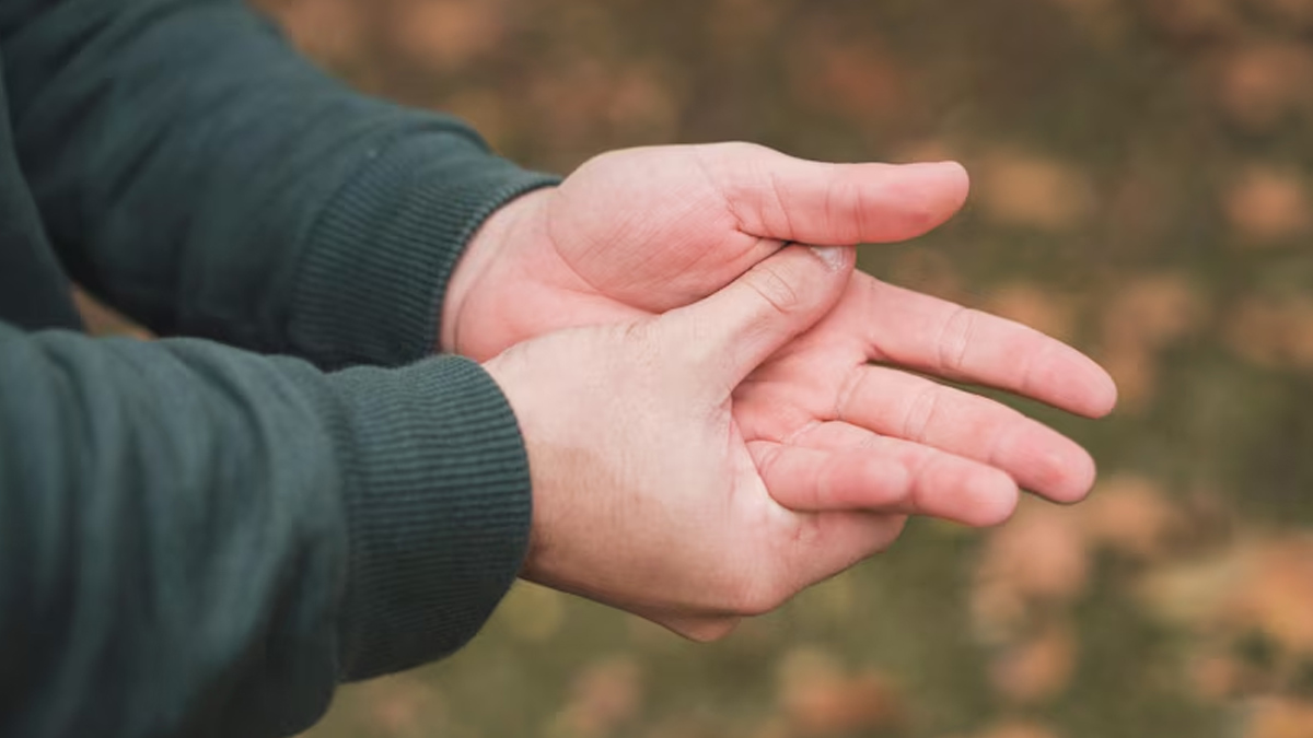 What Causes Shaky Hands And How Can It Be Treated? Doctor Explains ...