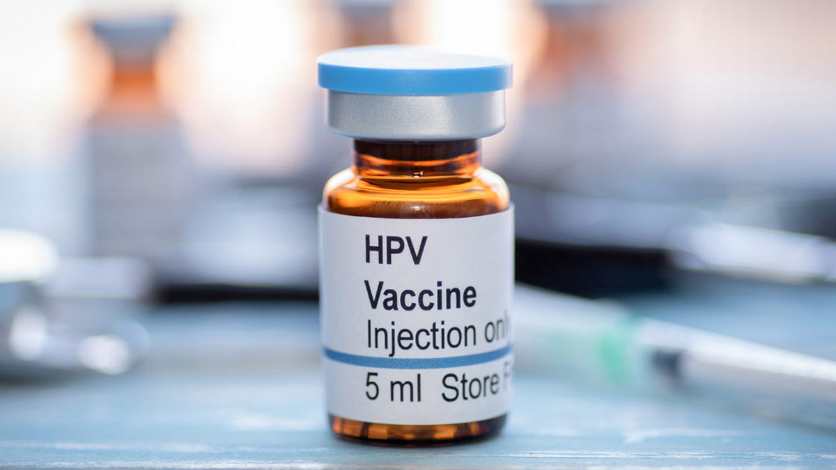 HPV वैक्सीन कब लगवानी चाहिए? डॉक्टर से जानें इससे जुड़ी 4 जरूरी बातें 