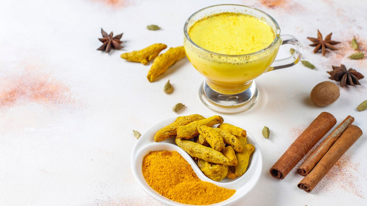 Foods To Reduce Monsoon Induced Joint Pain In Hindi