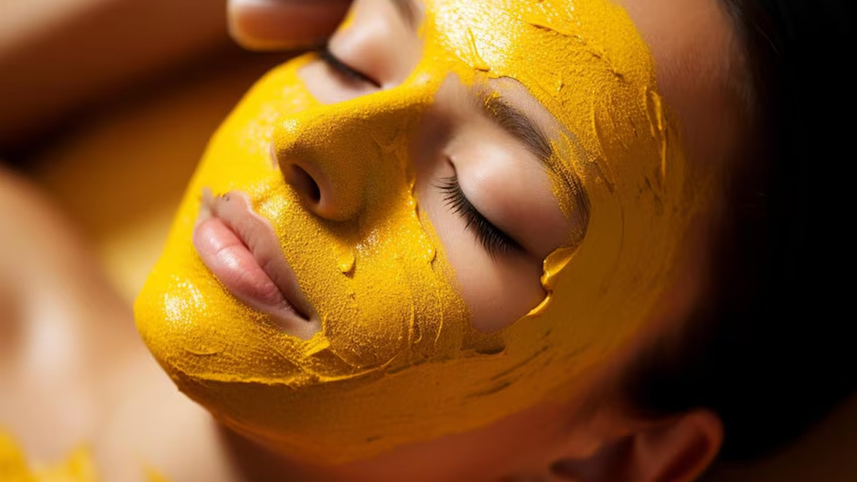 turmeric and fenugreek seed face pack